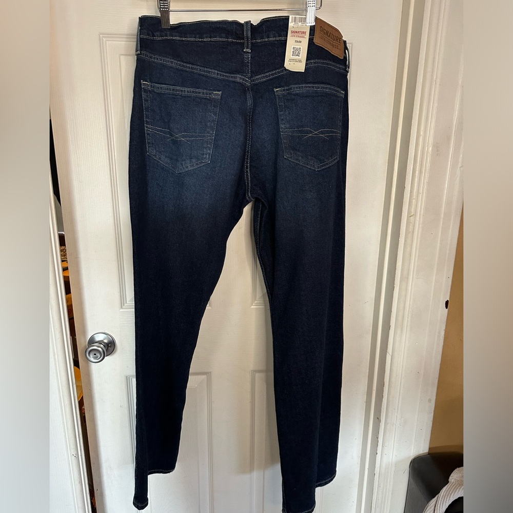 Men’s Signature Levi Strauss:Relaxed Fit Jeans. - Picture 2 of 7